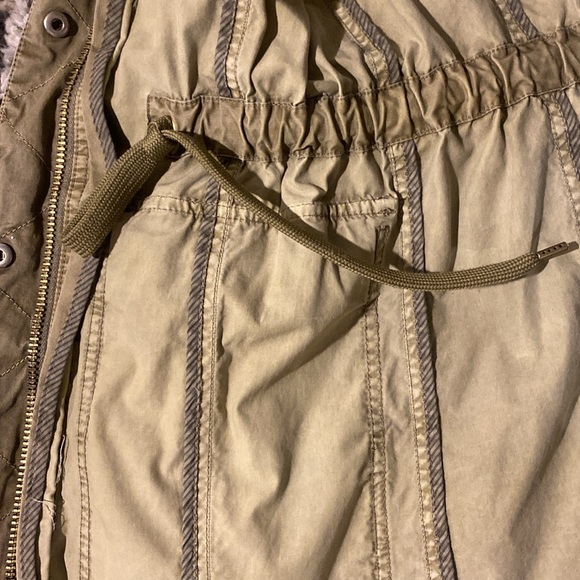 J.Crew long field jacket. Olive Green. Hood detaches by buttons. - Picture 11 of 11